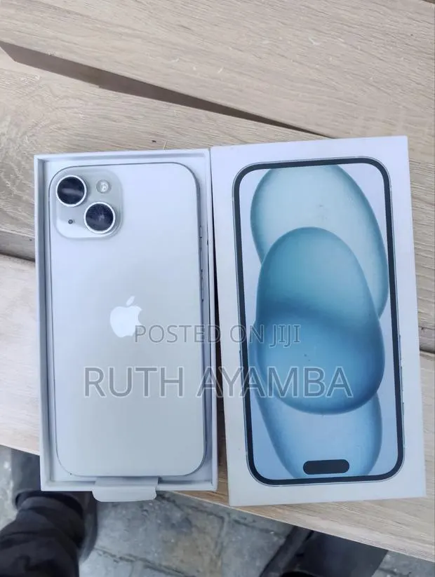 New Apple iPhone 15 128 GB Silver · Photo 1