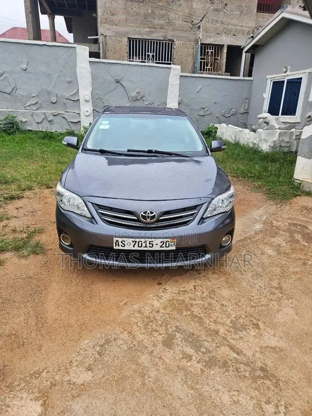 Toyota Corolla 2012 Gray · Photo 1