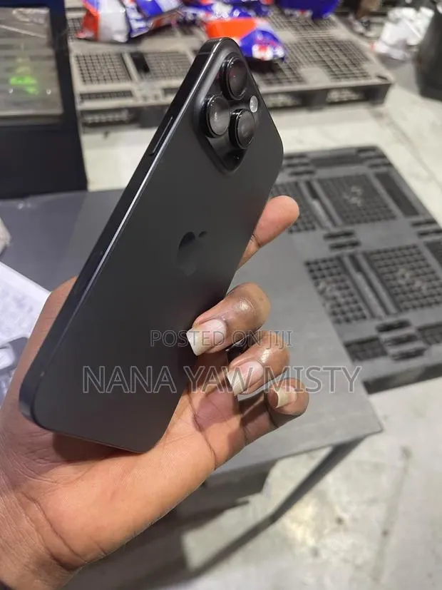Apple iPhone 16 Pro Max 256 GB Black · Photo 1