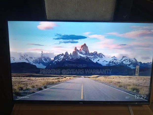 QLED 32" Television TCL Television · Photo 1