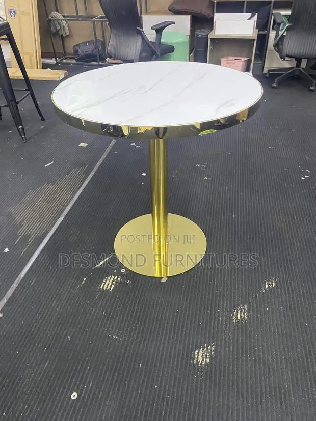 Restaurant Table · Photo 1