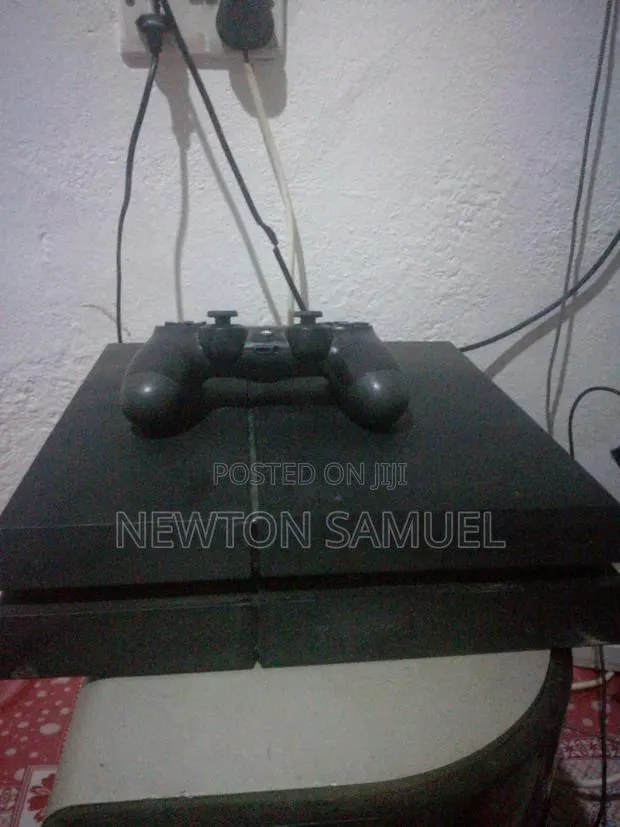 PlayStation 4, Jailbreak With a Lot of Games on It. · Photo 1