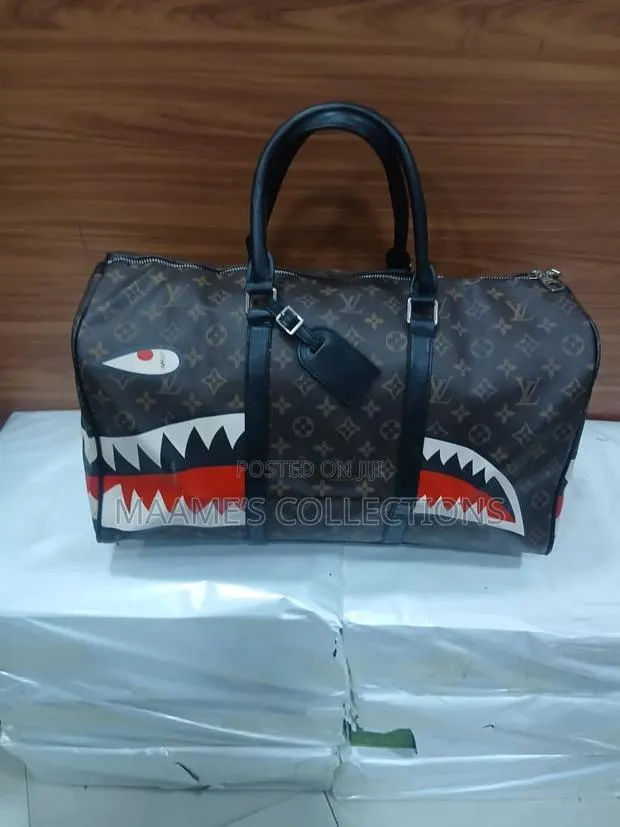 Customized Louis Vuitton Keepall Duffle Bag · Photo 1