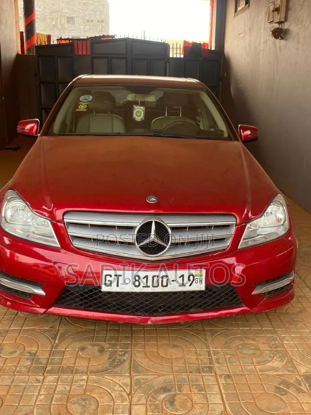 Mercedes-Benz C300 Luxury 4Matic Sedan AWD (3.5L 6cyl 7A) 2014 Red · Photo 1
