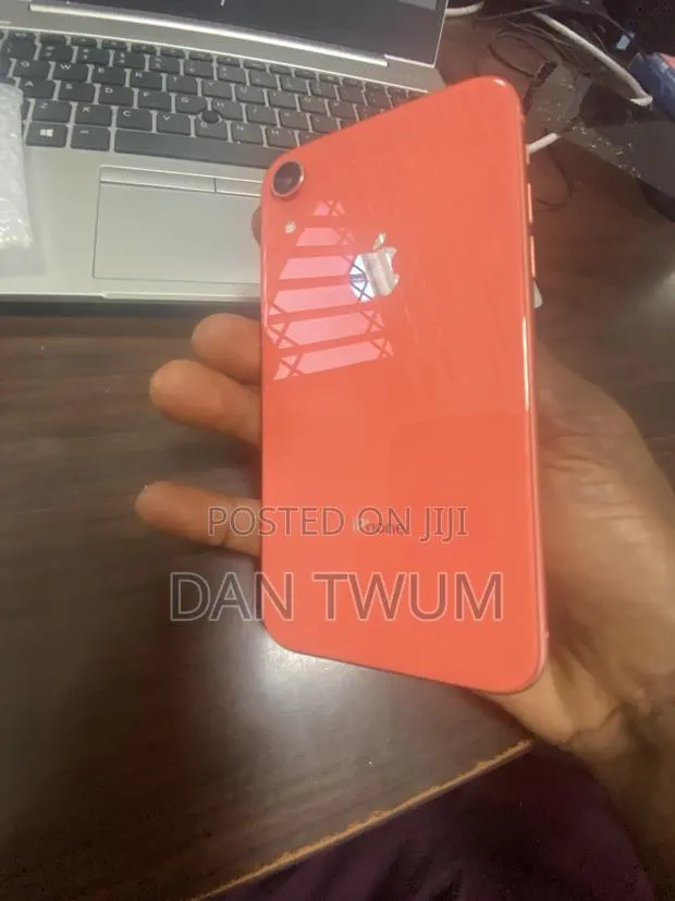 Apple iPhone XR 64 GB Orange · Photo 1