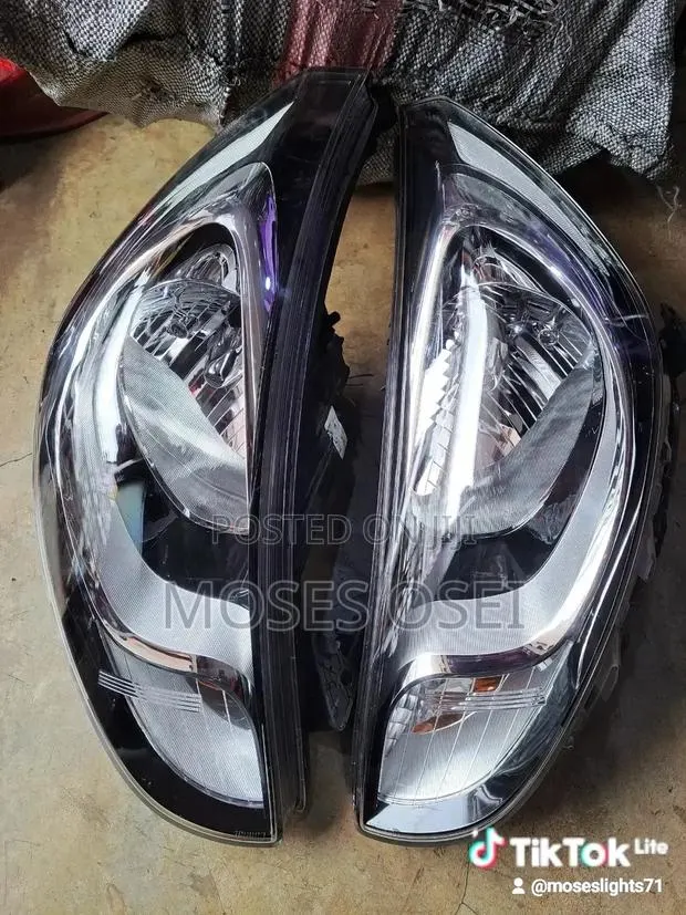 Hyundai Accent 2012 Headlights · Photo 1