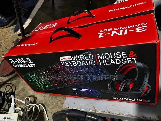 UK 3 in 1 Wired Gaming Keyboard, Headphones and Mouse RGB LIGHT · Photo 1