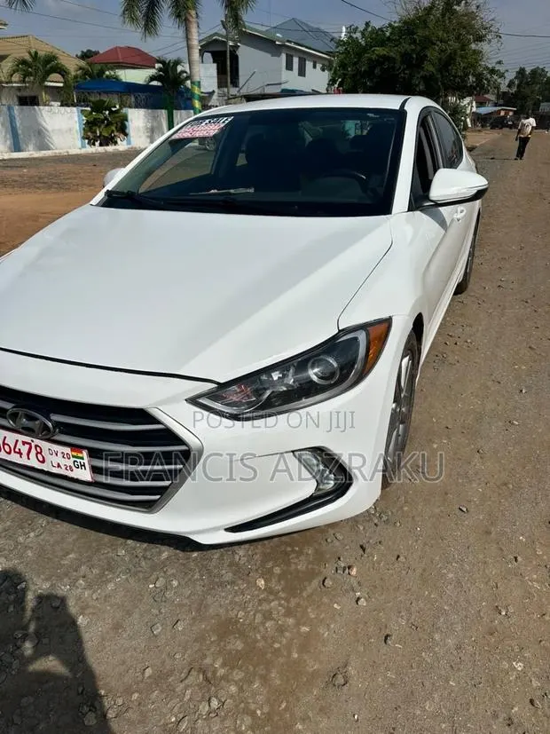Hyundai Elantra Limited Sedan FWD (2.0L 4cyl 6A) 2017 White · Photo 1