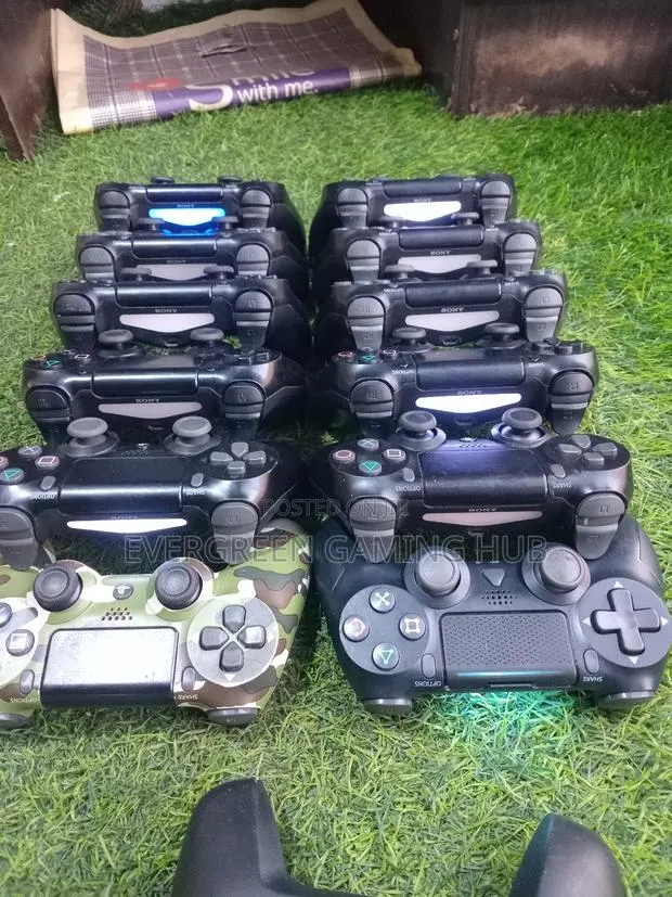 Original Ps4 Ps5 And Xbox Controllers · Photo 1