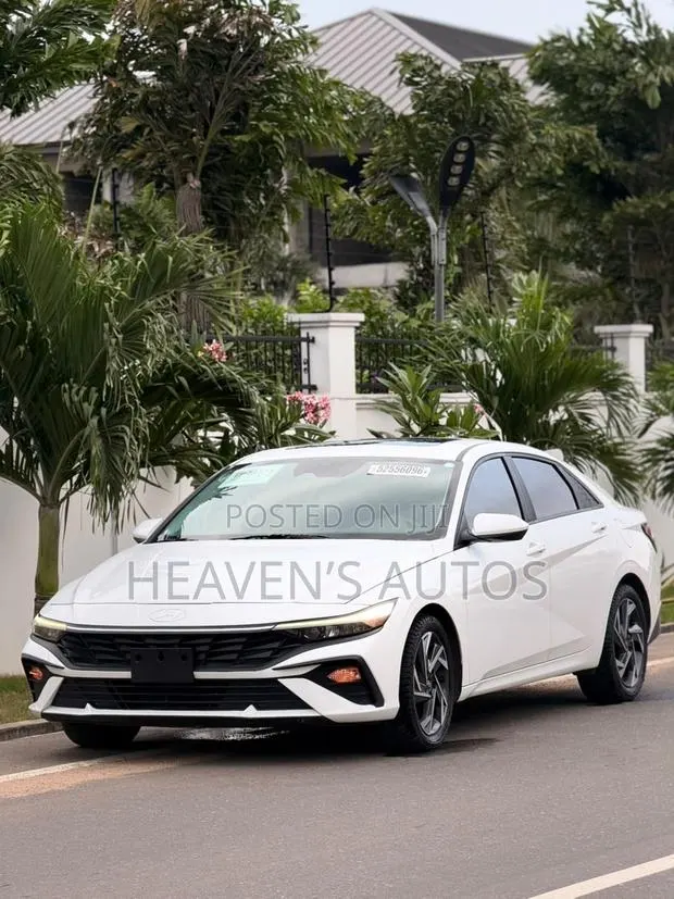 Hyundai Elantra 2024 White · Photo 1