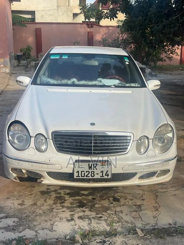 Mercedes-Benz E220 2002 White · Photo 1