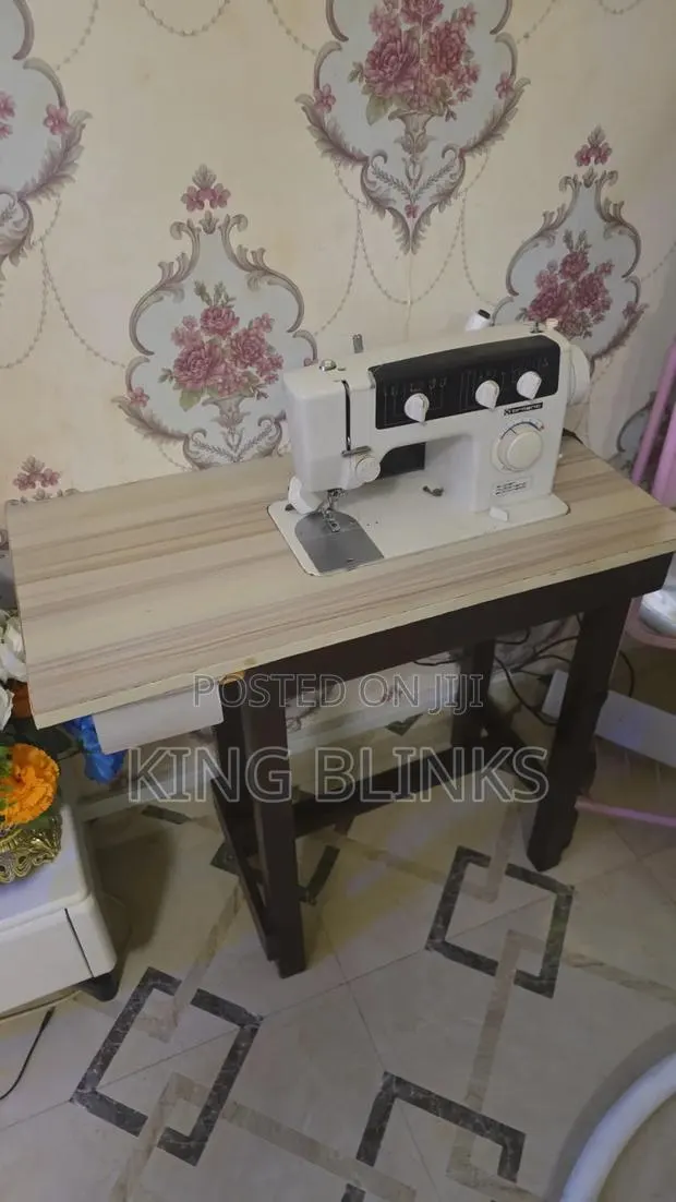 Sewing Machine · Photo 1