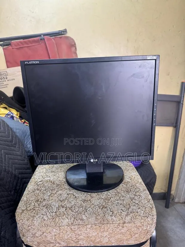 LG FLATRON 19inchs Monitor- Quality and Reliable · Photo 1