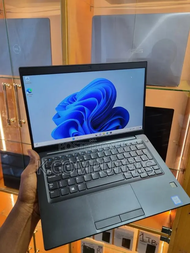 Laptop Dell Latitude 7390 8GB Intel Core i5 SSD 256GB · Photo 1