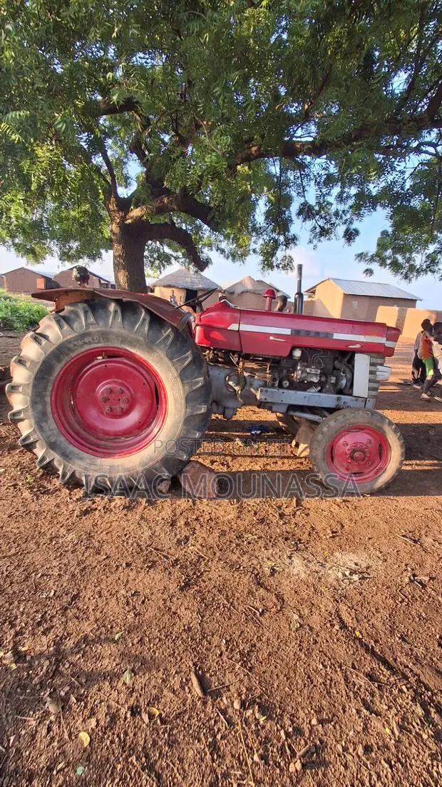 Ebro 160 Tractor · Photo 4
