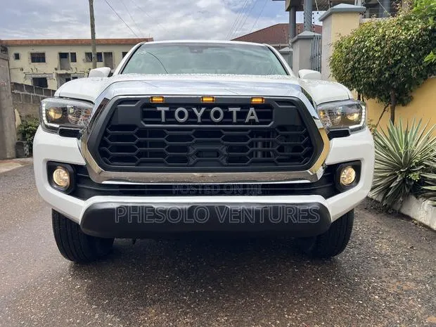 Toyota Tacoma SR5 Double Cab 5' Bed I4 AT 2023 White · Photo 1