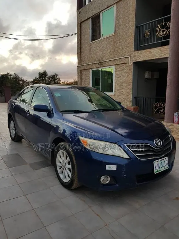 Toyota Camry LE 4dr Sedan (2.5L 4cyl 6AM) 2010 Blue · Photo 1