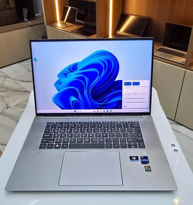 Laptop HP ZBook Firefly 16 G10 16GB Intel Core i7 SSD 512GB · Photo 1