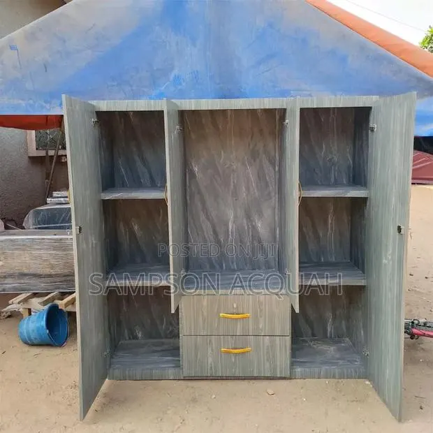 Quality 3 In 1 Wardrobe With Drawers · Photo 1
