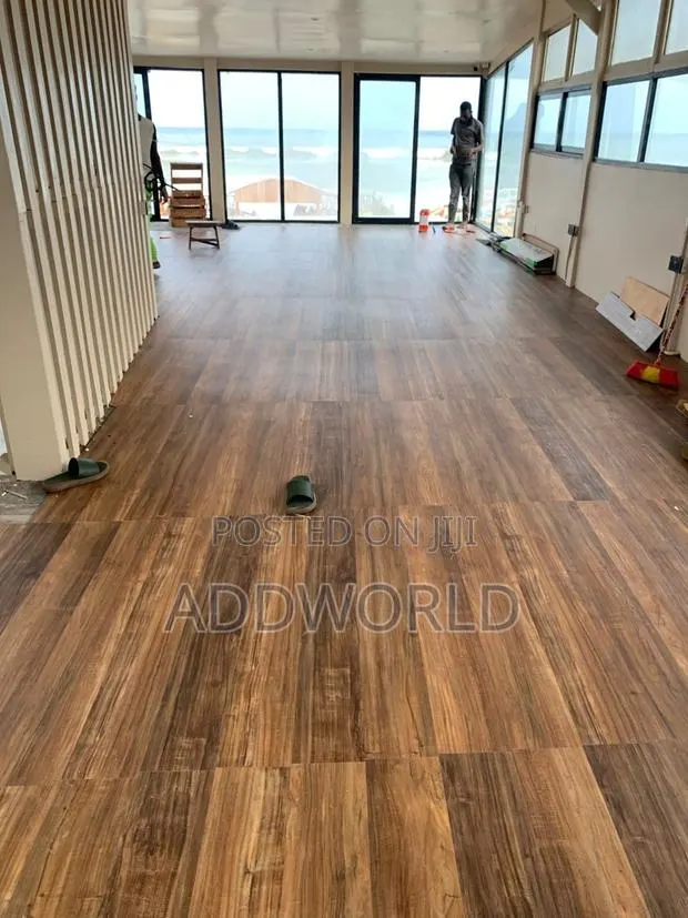 Premium SPC Interlocking Tiles · Photo 3