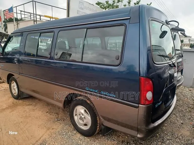 Hyundai H-100 2002 Green · Photo 1