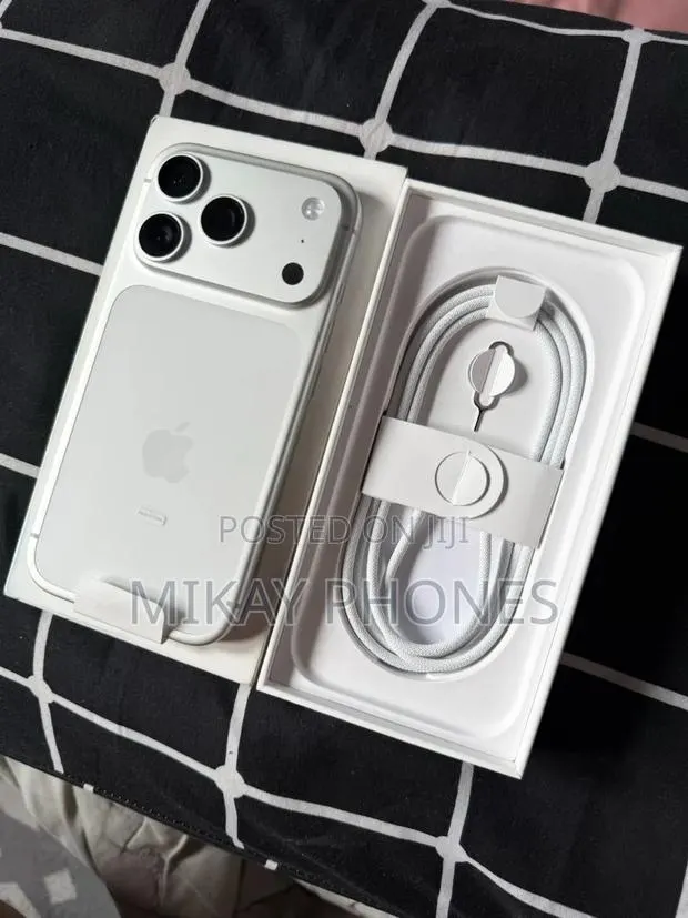 Apple iPhone 17 Pro Max 512 GB White · Photo 1