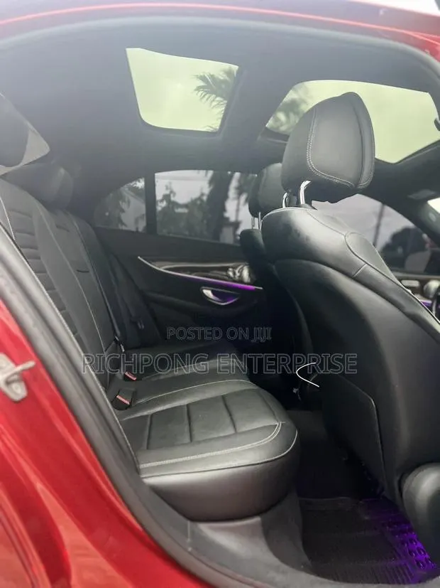 Mercedes-Benz E300 4Matic AWD Sedan (2.0L 4cyl 9A) 2017 Red · Photo 1