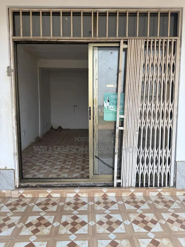 Road Side Busy Shop/Store/Office Space/Showroom,Spintex · Photo 1
