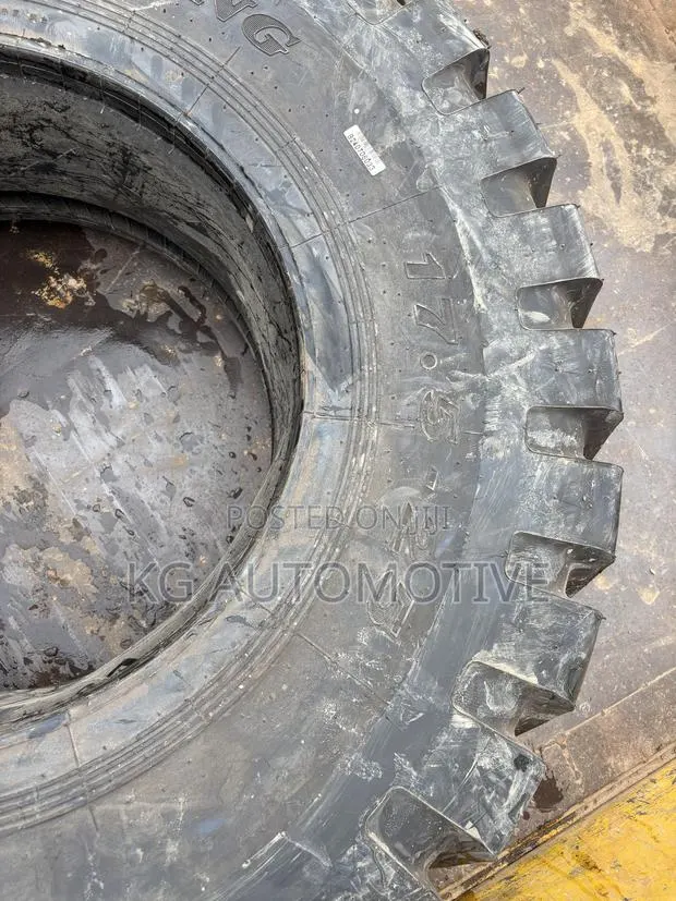 17.5-25 Tyre · Photo 1