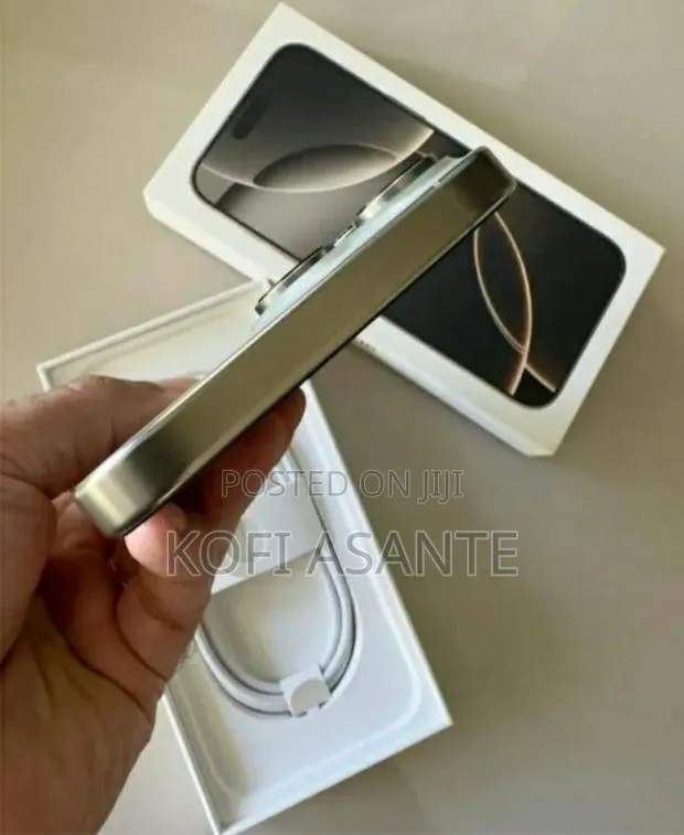 Apple iPhone 16 Pro Max 1 TB Silver · Photo 1