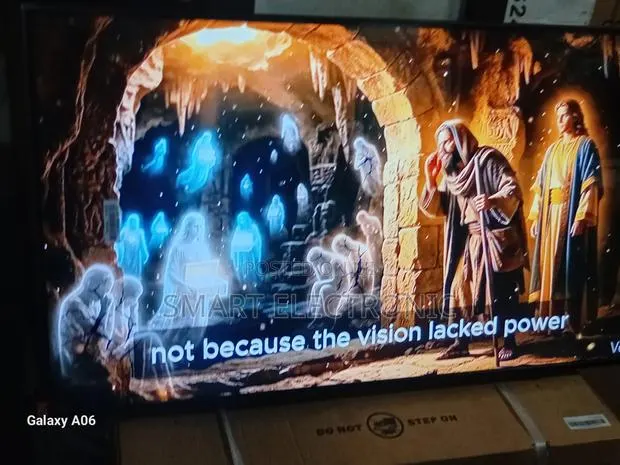Samsung 43” Led Smart Television With Crystal Display · Photo 1