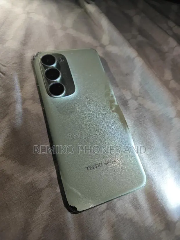Tecno Spark 40 Pro+ 256 GB Green · Photo 1