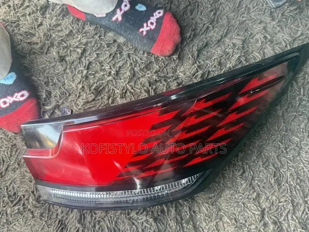 Rx350 Taillight Right · Photo 1