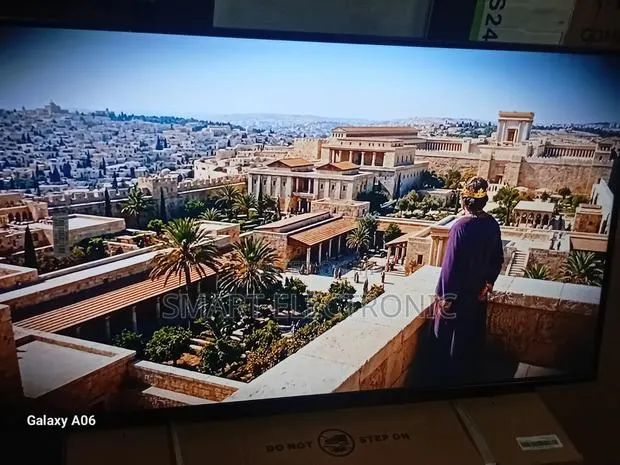 Samsung 43-Inch Smart Tv – Cinema Experience at Home · Photo 1