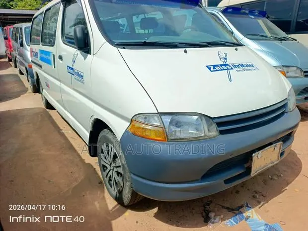 Toyota HiAce 2000 White · Photo 1