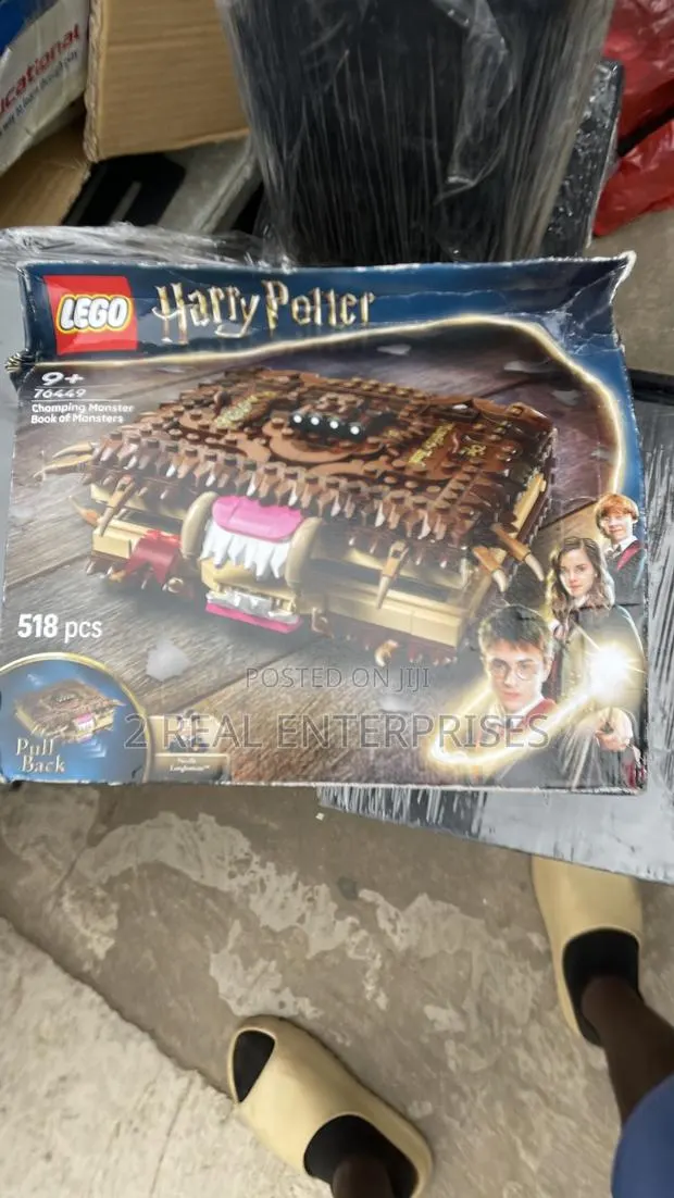LEGO Harry Potter Chomping Monster Book of Monsters · Photo 1