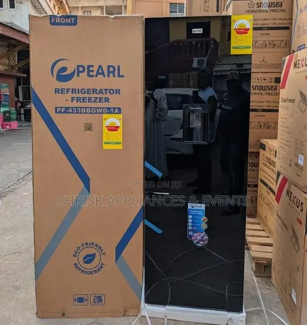Pearl Pf-433bbgwd 309ltrs Black* Mirror With Water Dispenser · Photo 1