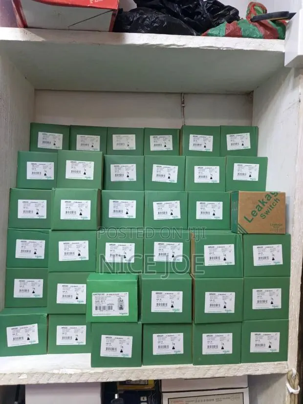 Schneider Electric Breakers 2pole and 3 to 4poles · Photo 1