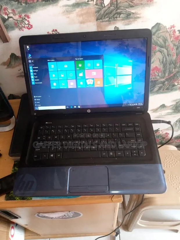 New Laptop HP Compaq Presario M2000 4GB Intel Celeron HDD 256GB · Photo 1