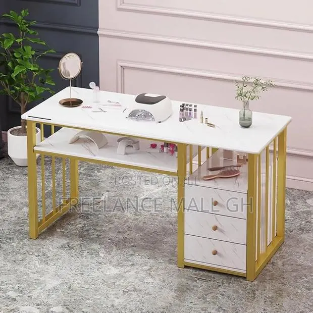 Pedicure Table · Photo 1
