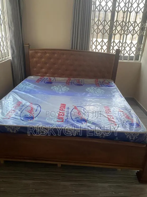 Queens Mattress High Density 10 Inches · Photo 1