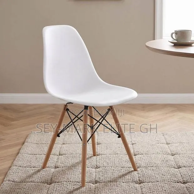 Modern Nordic Chair · Photo 1
