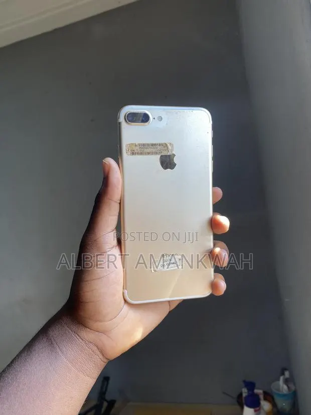Apple iPhone 7 Plus 128 GB Gold · Photo 1