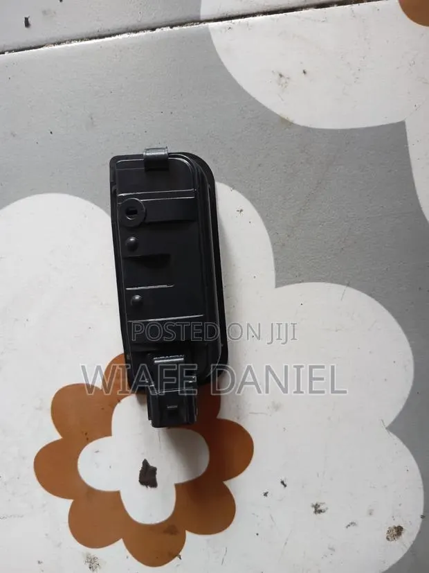Honda CRV Boot Sensor or Swicth · Photo 1