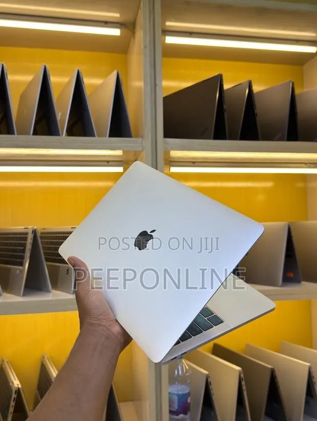 Laptop Apple MacBook Pro 2017 16GB Intel Core i7 SSHD (Hybrid) 512GB · Photo 1