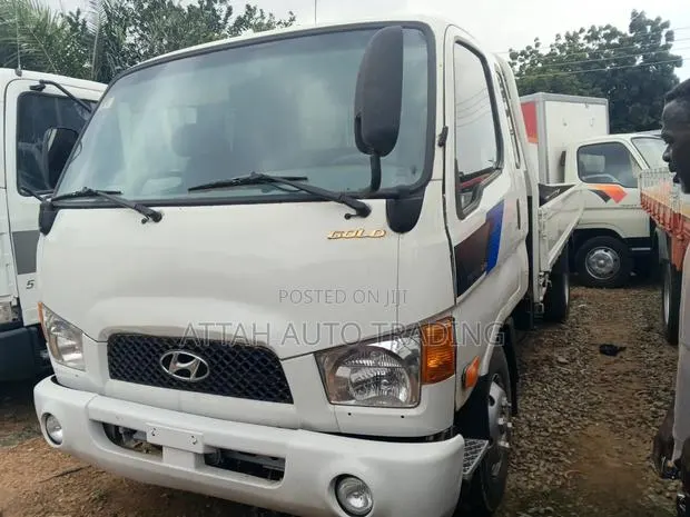 Hyundai Truck 2000 White · Photo 1