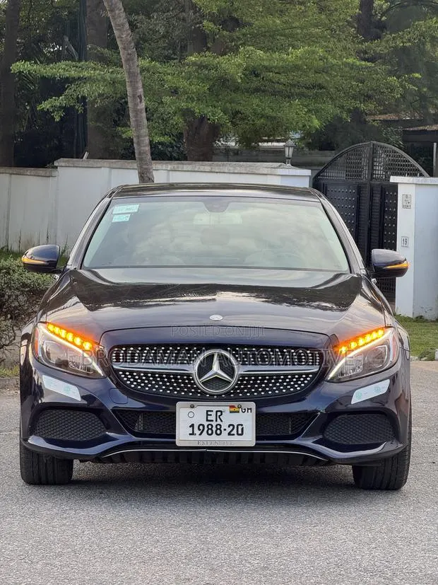 Mercedes-Benz C300 Luxury Sedan RWD (2.0L 4cyl 7A) 2017 Blue · Photo 1