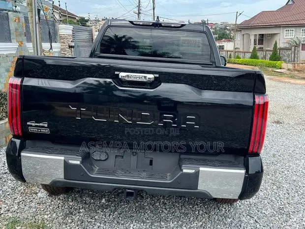 Toyota Tundra 2022 Black · Photo 1