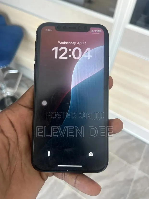 Apple iPhone XR 128 GB Gray · Photo 1