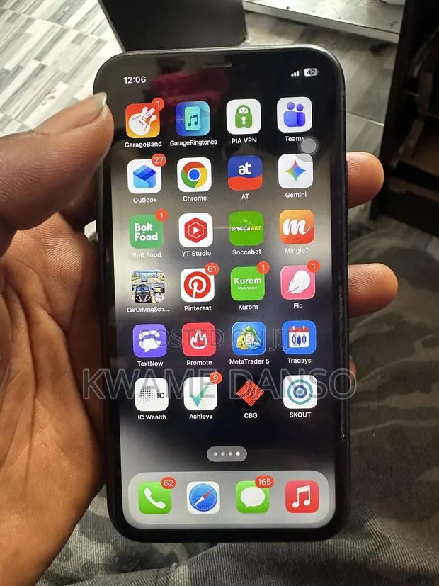 Apple iPhone XR 128 GB Black · Photo 1